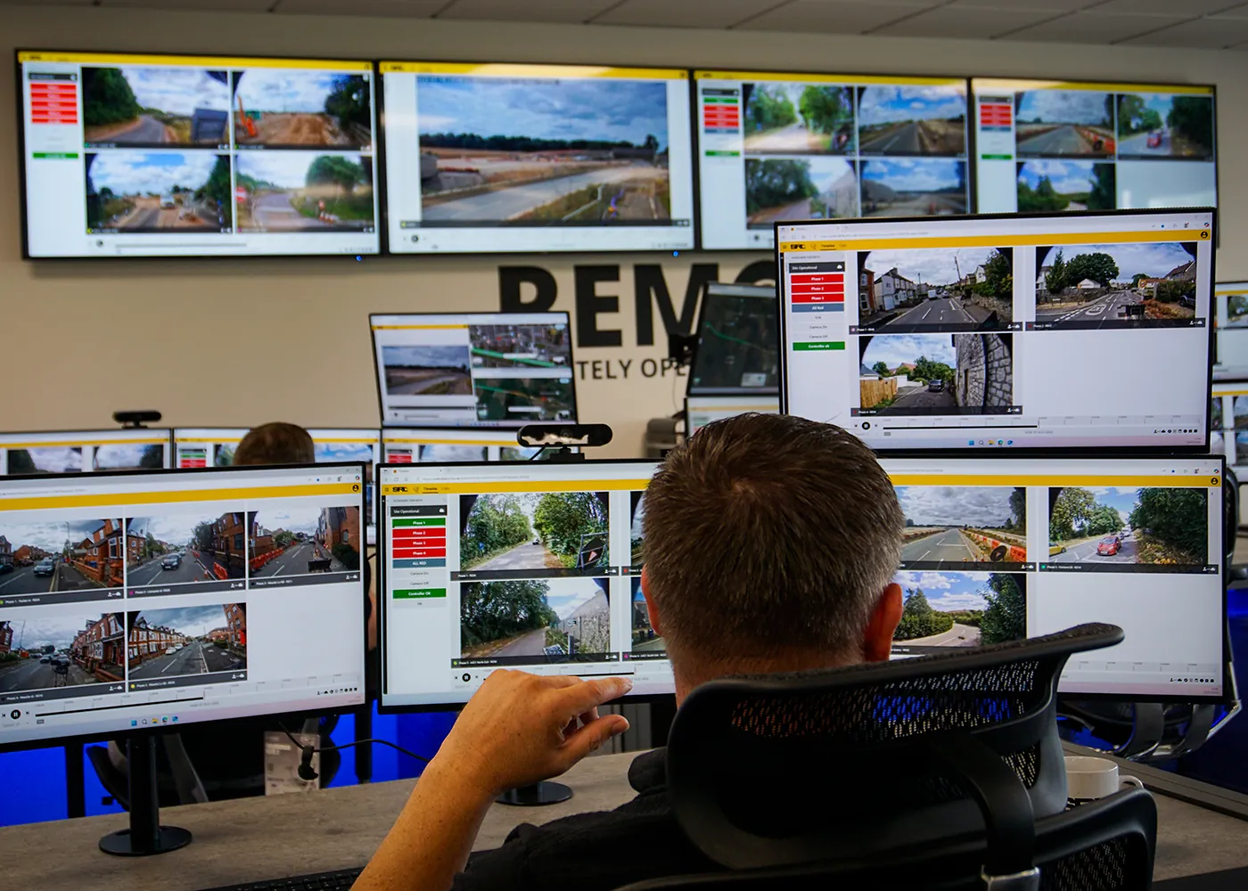 Operator in SRL REMOS control centre